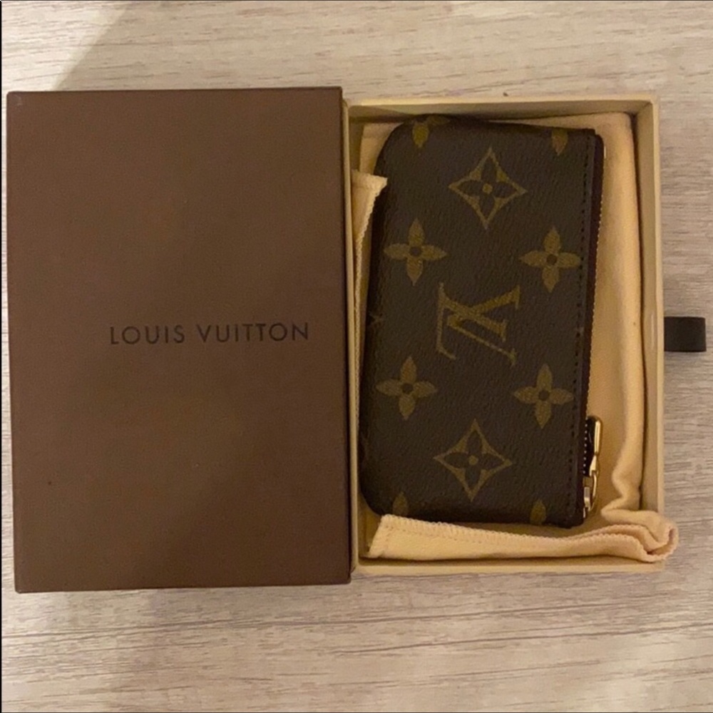 Louis Vuitton BNIB Monogram Key Case from 2009!… - Picture 3 of 9
